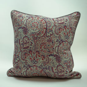 Red Paisley / multi-colored